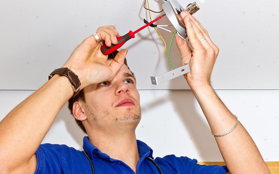 je recherche un électricien Compiègne